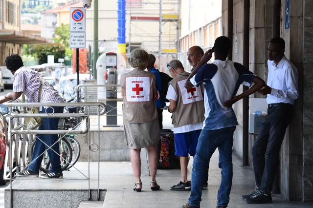 Aquarius ship migrants to finally reach land in Spain