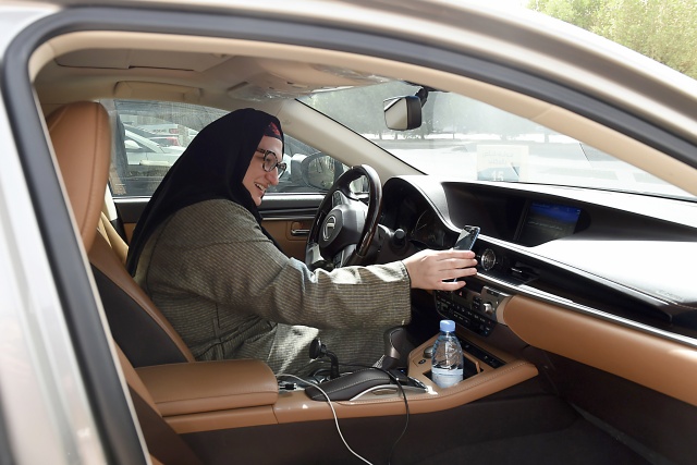 Celebrations, tears as Saudi Arabia overturns ban on women driving