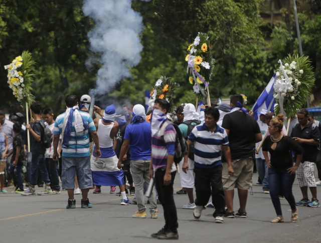 Ortega's forces besiege Nicaragua opposition stronghold