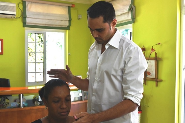 A new way to mend the body available in Seychelles: energy healing
