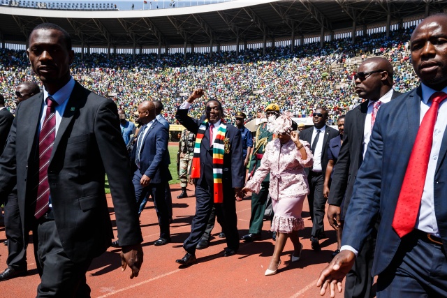 Emmerson Mnangagwa sworn in as president of Zimbabwe