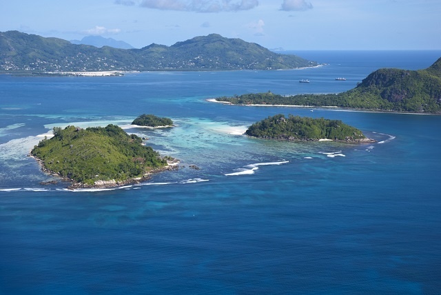 Les autorités élaborent un plan pour renflouer un bateau kenyan immobilisé sur un récif aux Seychelles