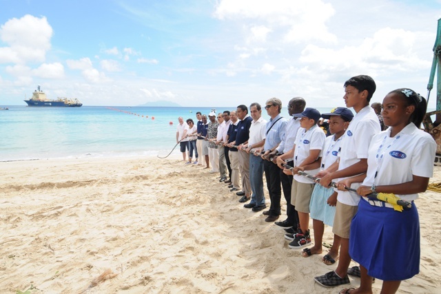Seychelles signs contract for second underwater communications cable to open in 2020