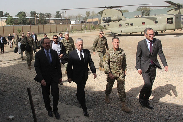 Mattis arrive en Afghanistan pour une visite surprise