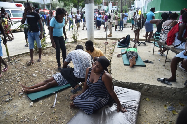 Aftershock sows panic after Haitian quake kills at least 12