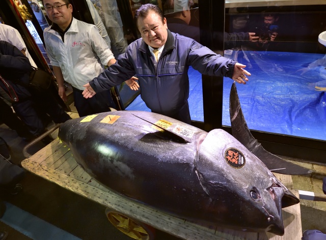 Record $3.1 million paid in New Year's tuna auction at Japan's new market