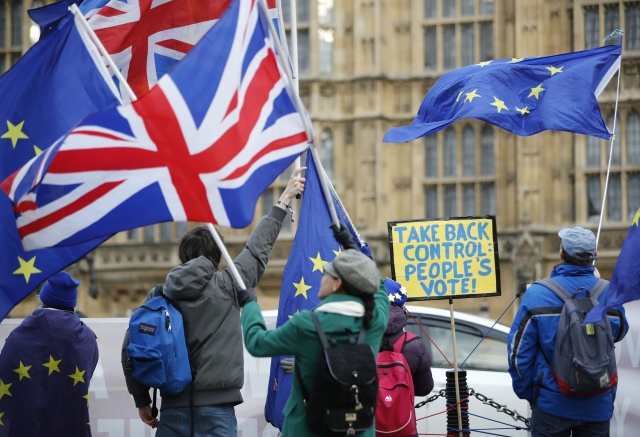 UK Labour proposes MPs vote on new Brexit referendum