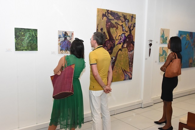 Explosion of colours, free-form animals: Artist opens new exhibit in Seychelles