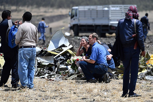 Crash en Ethiopie: les boîtes noires analysées en France, les 737 MAX cloués au sol
