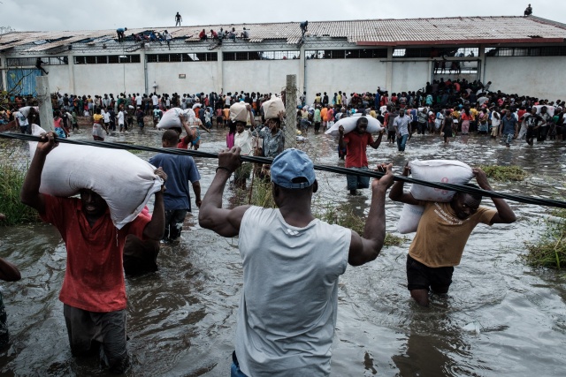 Aid agencies struggle to rescue Mozambique cyclone victims