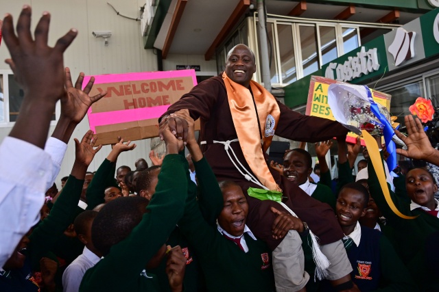 Teacher from remote Kenya village is world's best, wins $1 mn