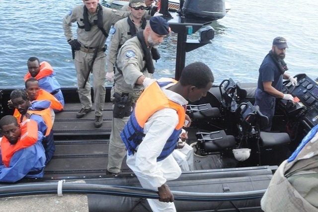 L'opération Atalanta en Somalie a transféré 5 suspects pirates aux Seychelles.