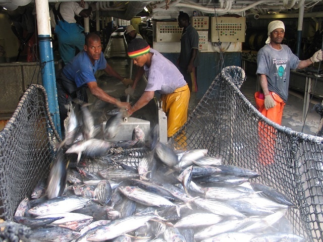 Les Seychelles accueillent les États insulaires africains régionaux pour examiner l'économie bleue en prévision du sommet de l'ONU sur le changement climatique