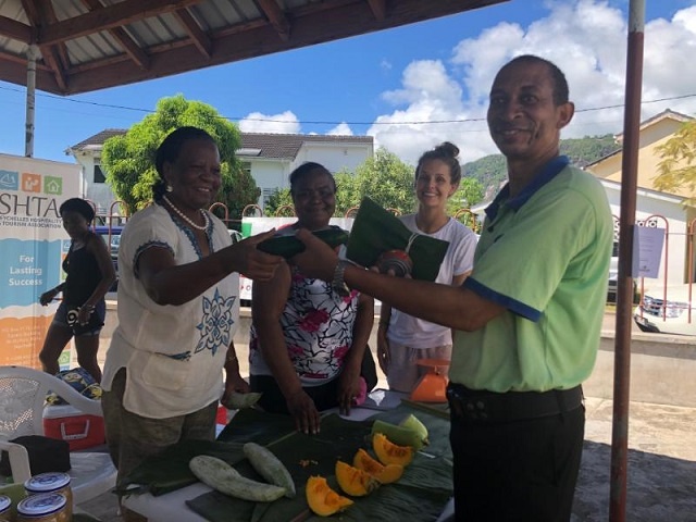 'Don't Waste, Eat!" programme delivers 200 kg of food to 35 families in Seychelles