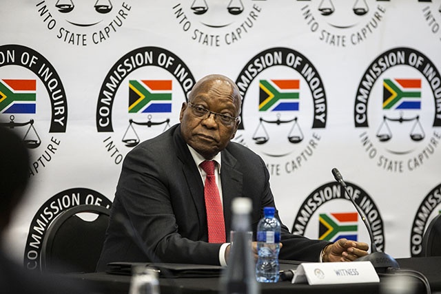 Afrique du Sud: l'ex-président Zuma affirme devant une commission avoir été "calomnié" pour corruption
