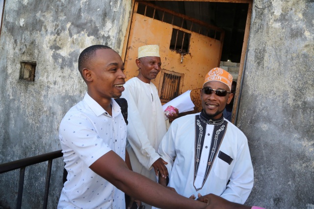 Comoros president pardons four jailed opponents