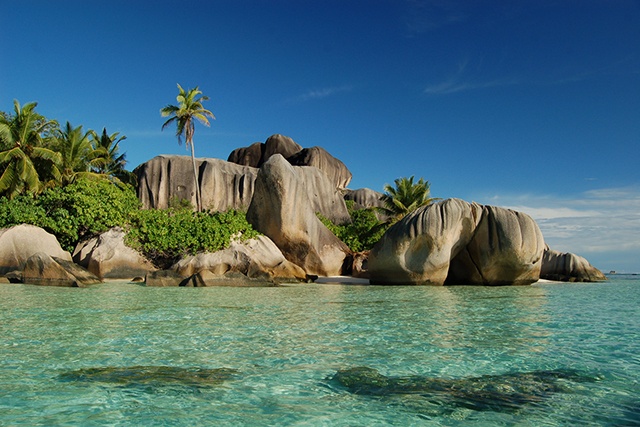 40 autres plages des Seychelles sont considérées pour la certification White Flag, symbole de la propreté de la mer