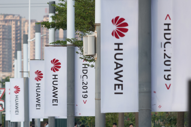 Huawei denies US allegations of technology theft