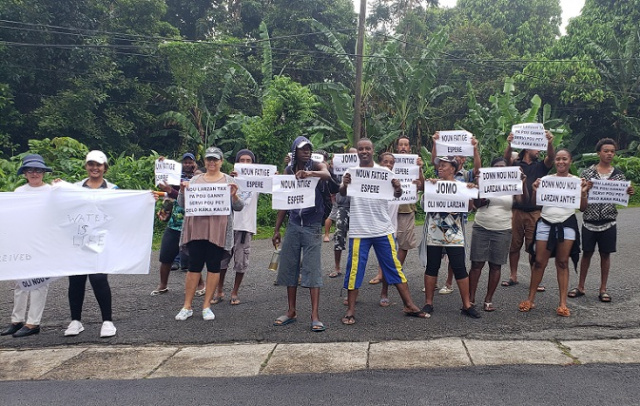 Des habitants des Seychelles protestent à propos du versement d'une indemnité pour la contamination d’eau survenue en 2010