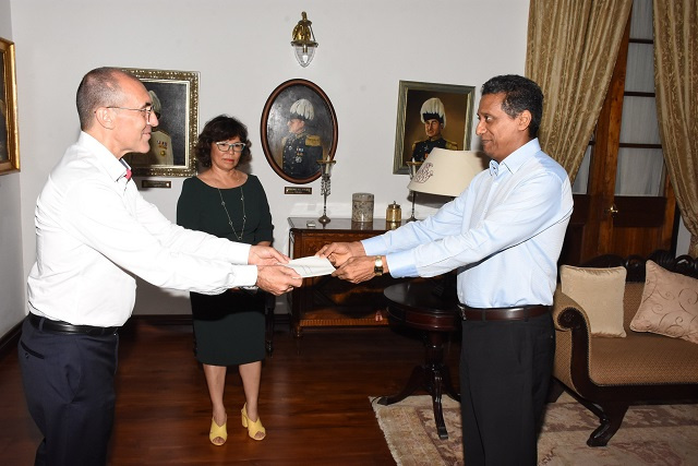 Le nouvel ambassadeur de France salue les relations avec les Seychelles alors qu’Air France s'apprête à faire son retour dans l’archipel