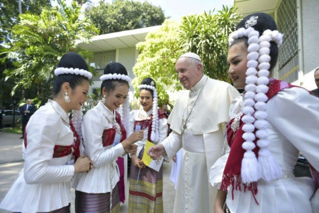 Arrivée du pape en Thaïlande, première étape de sa tournée asiatique