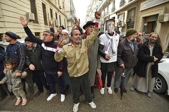 Manifestation nocturne à Alger contre la présidentielle, des arrestations