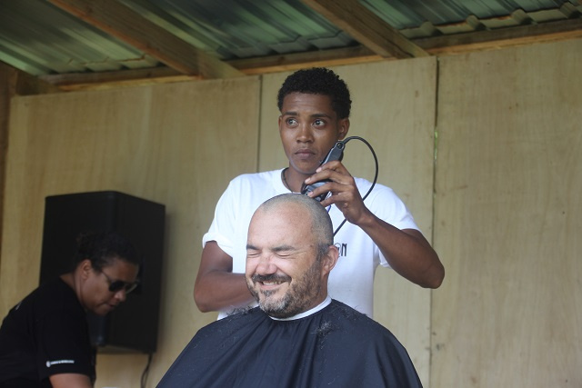 To help fight against cancer, Seychelles’ second island ‘braves the shave’
