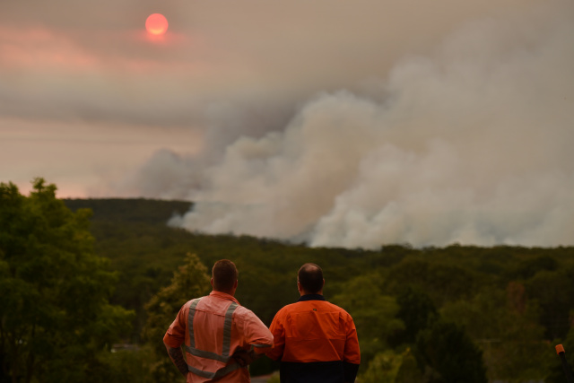 State of emergency as bushfires rage in Australia