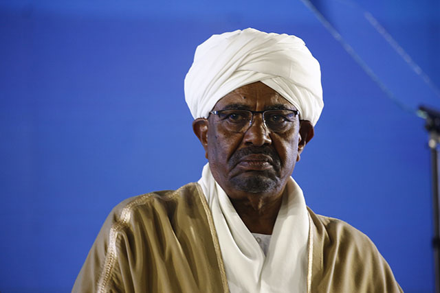 Crimes au Darfour: Khartoum va remettre Béchir à la CPI, selon un haut responsable