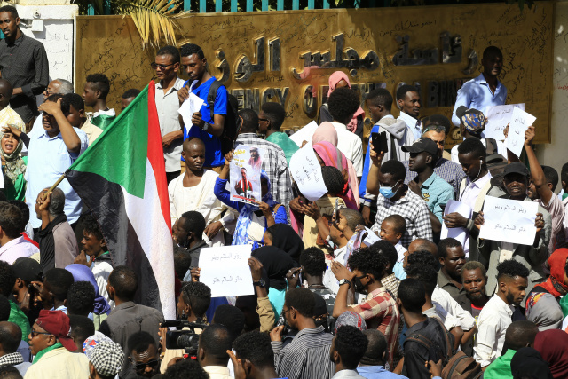 South Sudan's Kiir unveils new cabinet