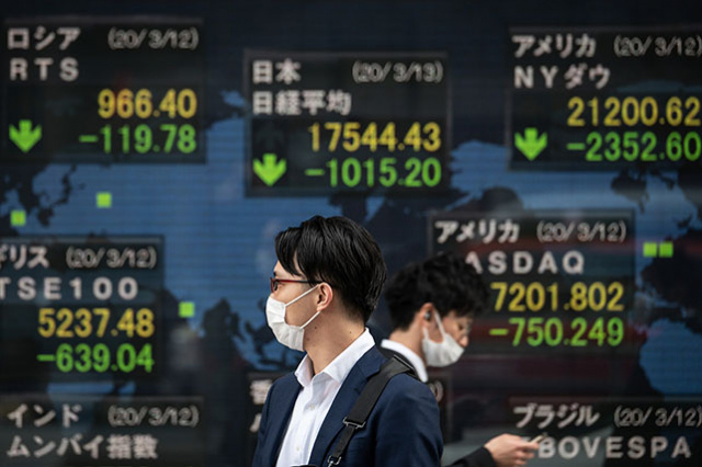 Pandémie, spectre de récession mondiale: les Bourses d'Asie piquent du nez