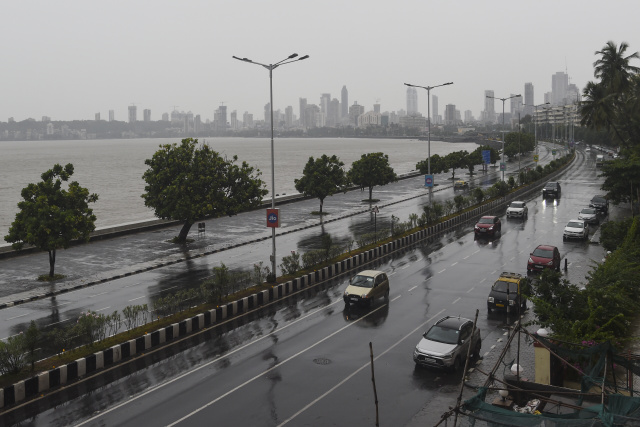 Powerful Cyclone Nisarga makes landfall near Mumbai