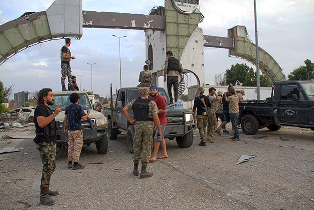 Libye: les forces gouvernementales annoncent la reprise de l'aéroport international