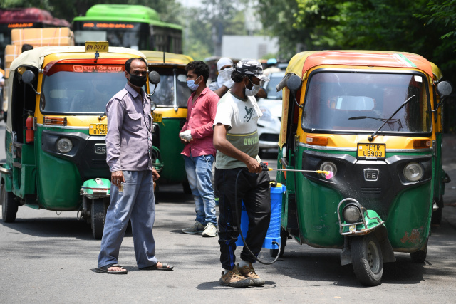 Delhi coronavirus fears mount as hospital beds run out