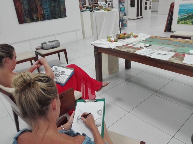 Art teacher providing drawing, painting classes to children, adults in Seychelles