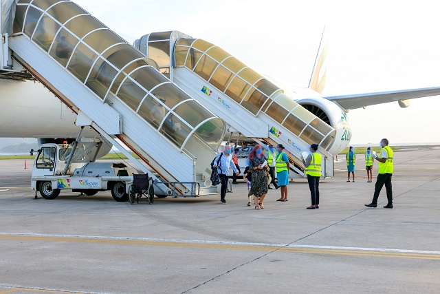 Le contrôle à l’aéroport des Seychelles passe au numérique, amélioration de la collecte de données et analyse des risques