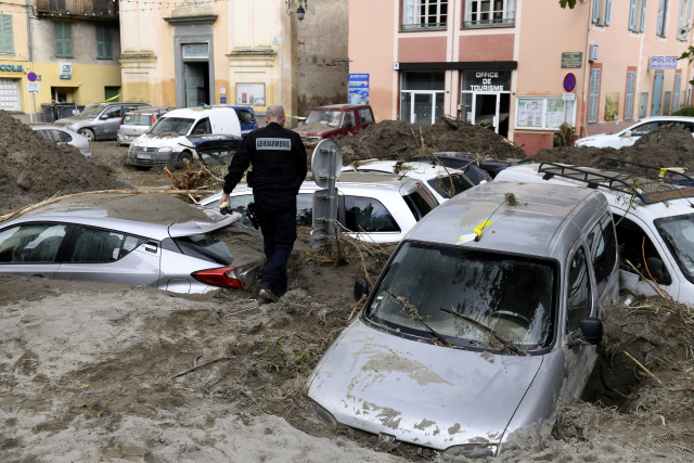 France steps up search efforts after floods
