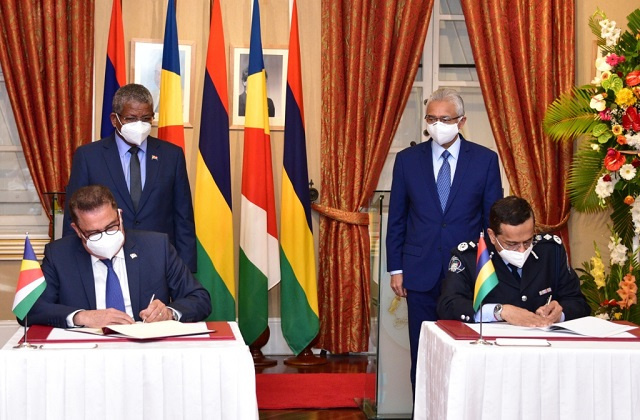 Les Seychelles signent deux accords avec Maurice lors de la première visite d'État du président Ramkalawan.