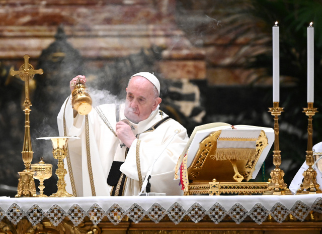 Pope appears for first time since sciatica revealed