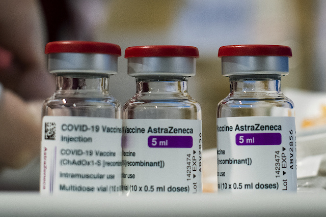 Pandémie: pactole pour AstraZeneca en 2020, désormais soutenu par l'OMS