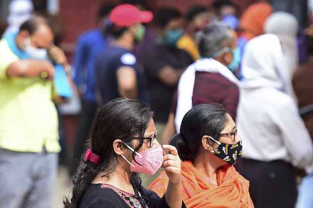 Virus: record de contaminations en Inde, les JO à nouveau en question