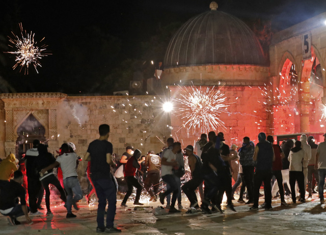 Israeli police, Palestinians clash at Jerusalem's Al-Aqsa mosque