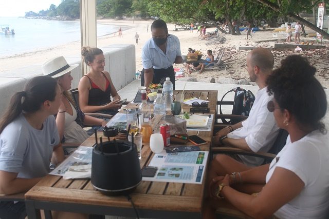 Le marché du travail évolue aux Seychelles : plus de personnes à la recherche d'un emploi, les emplois dans le tourisme réémergent