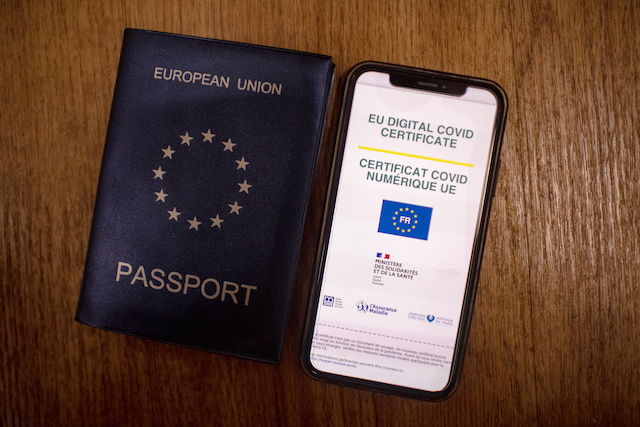 UE: entrée en vigueur du certificat Covid pour relancer les voyages cet été