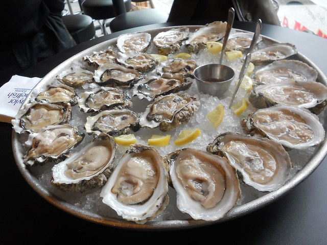 Seychellois team testing viability of growing oysters as new seafood dish