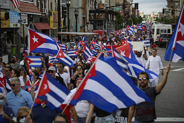 Cuba: sanctions américaines symboliques mais Biden prévient que ce n'est "qu'un début"