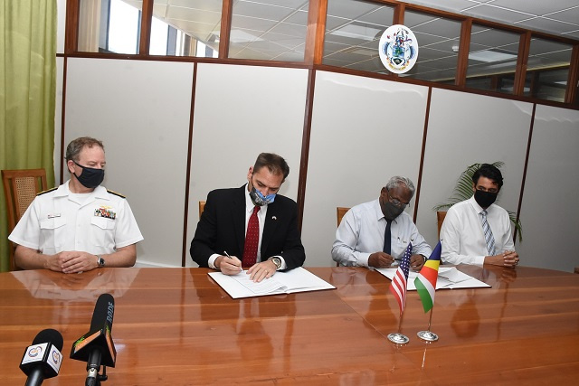 Seychelles and US sign agreement to combat illicit activities in Seychellois waters