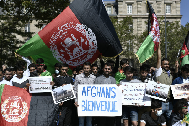 Biden hopeful for ending Afghan airlift on time, orders airlines' help