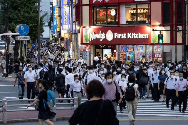 Japan stops use of 1.63 million Moderna doses over contamination