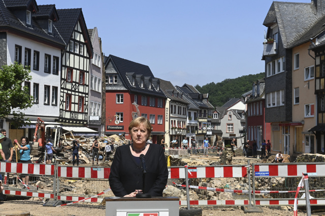 Merkel rivals plead for stronger Europe in final election debate